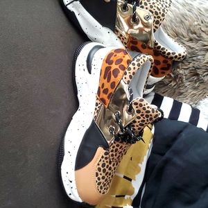 Animal print runners
